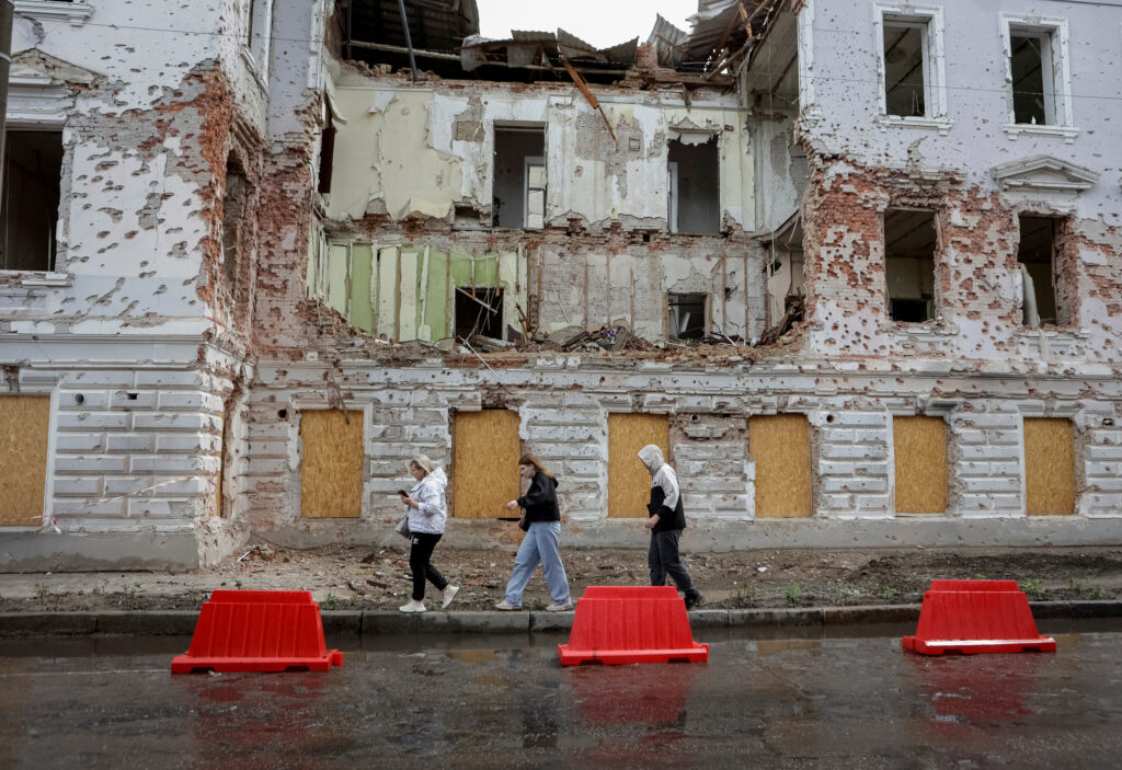 Street benches instead of fortifications: Sumy authorities are again holding strange tenders