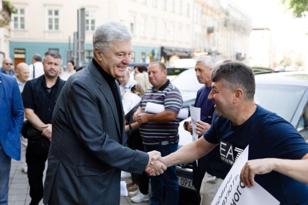 Lviv residents were sincerely happy for Poroshenko: exclusive photos