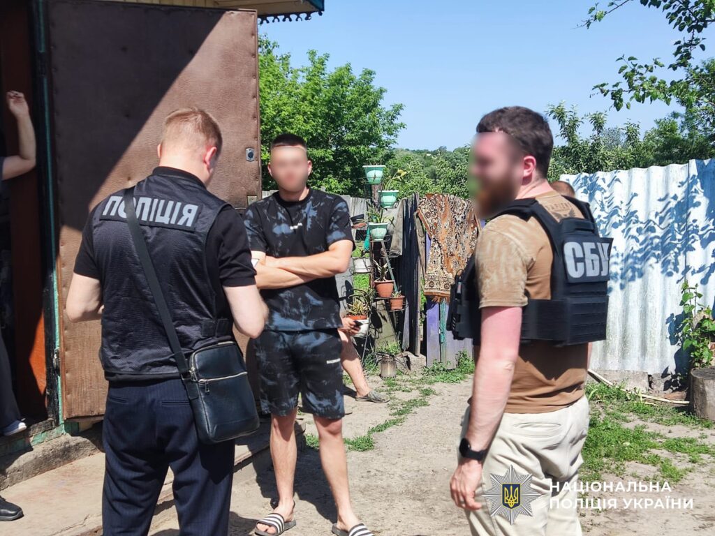 Фейкова “Дія” та підпільна друкарня: правоохоронці викрили масштабну схему продажу підроблених документів для ухилянтів
