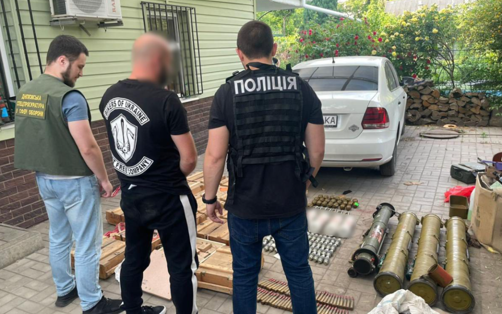 Нацполиция проводит более 500 обысков в рамках масштабной операции против незаконного оборота оружия