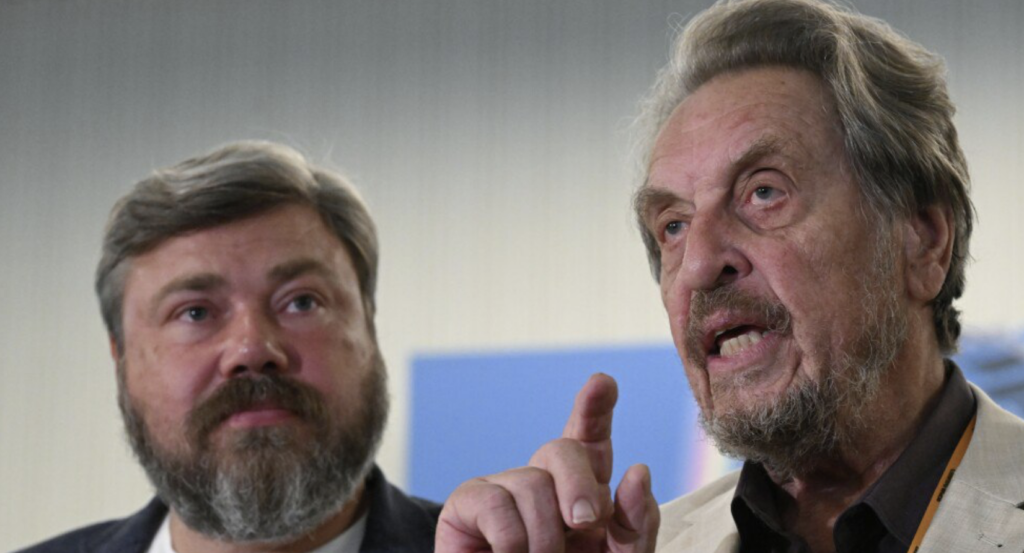 Батько Ілона Маска під час візиту до РФ похвалив Путіна
