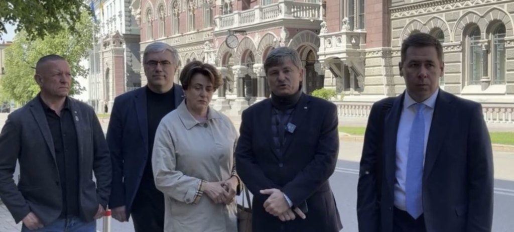 Незаконні санкції проти Порошенка: Печерський суд зобов’язав внести до ЄРДР відомості про кримінальне правопорушення з боку посадовців НБУ