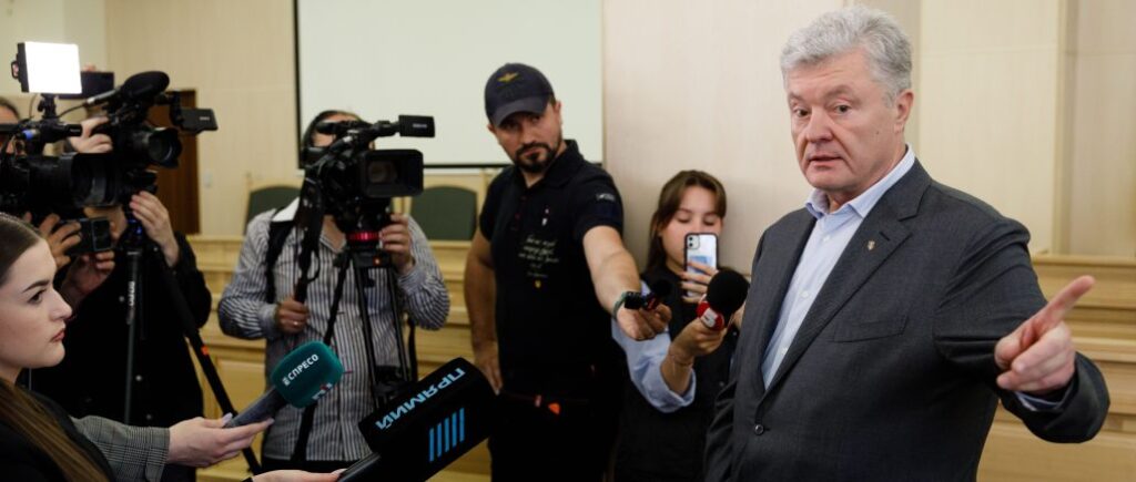 Poroshenko on attempt to hold court hearing on illegality of sanctions behind closed doors: it’s “Putin-style”