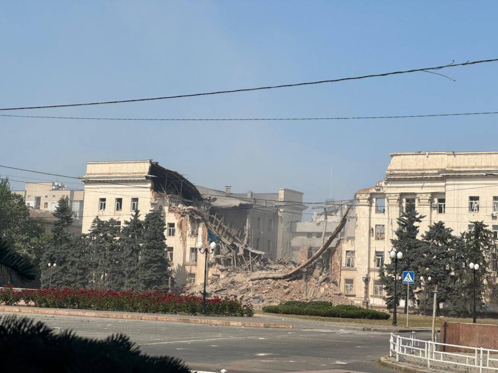 Здание стерли с лица земли: Зеленский показал фото уничтоженной Херсонской ОВА