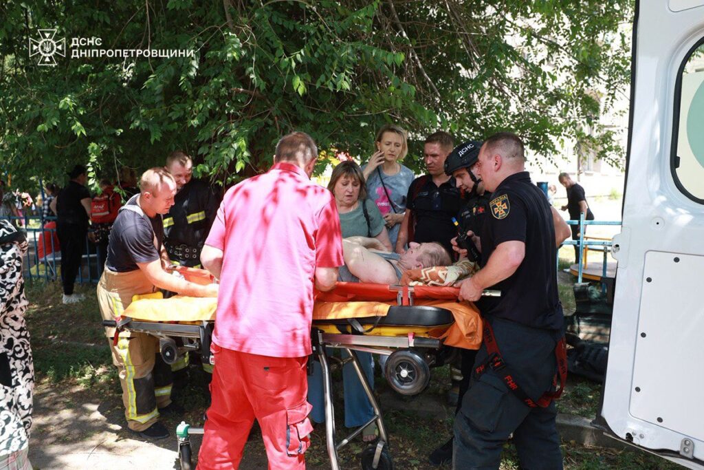 Massive shelling of Dnipro: death toll rises to 15, over 200 injured