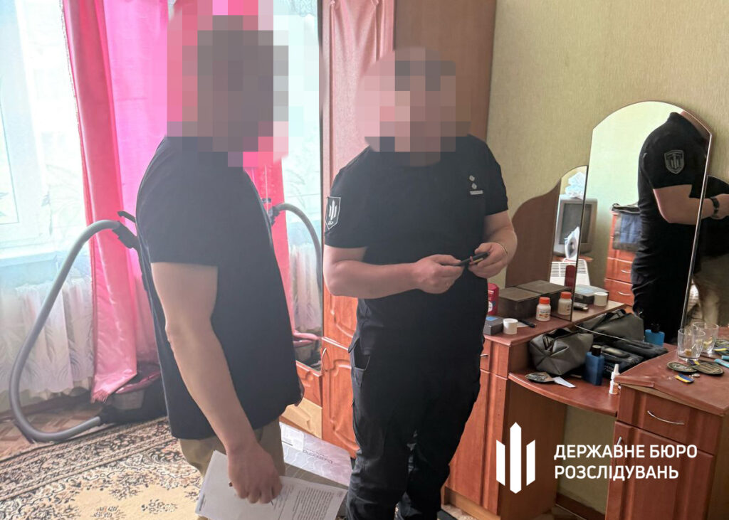 Мільйонні махінації із деревиною: заступника командира Чернігівської частини спіймали на розкраданні