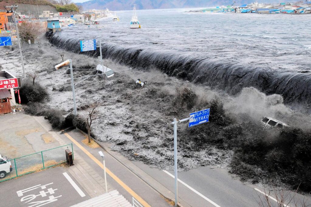 Many houses may go under water: earthquake near Kamchatka caused a powerful tsunami