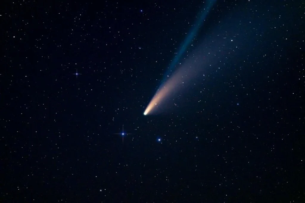 An interstellar comet is approaching our planet: is there a threat to humanity?