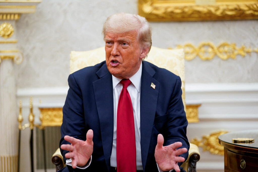 “Вони, як олія й оцет”: Трамп заявив, що не хоче бути присутнім на зустрічі Зеленського і Путіна