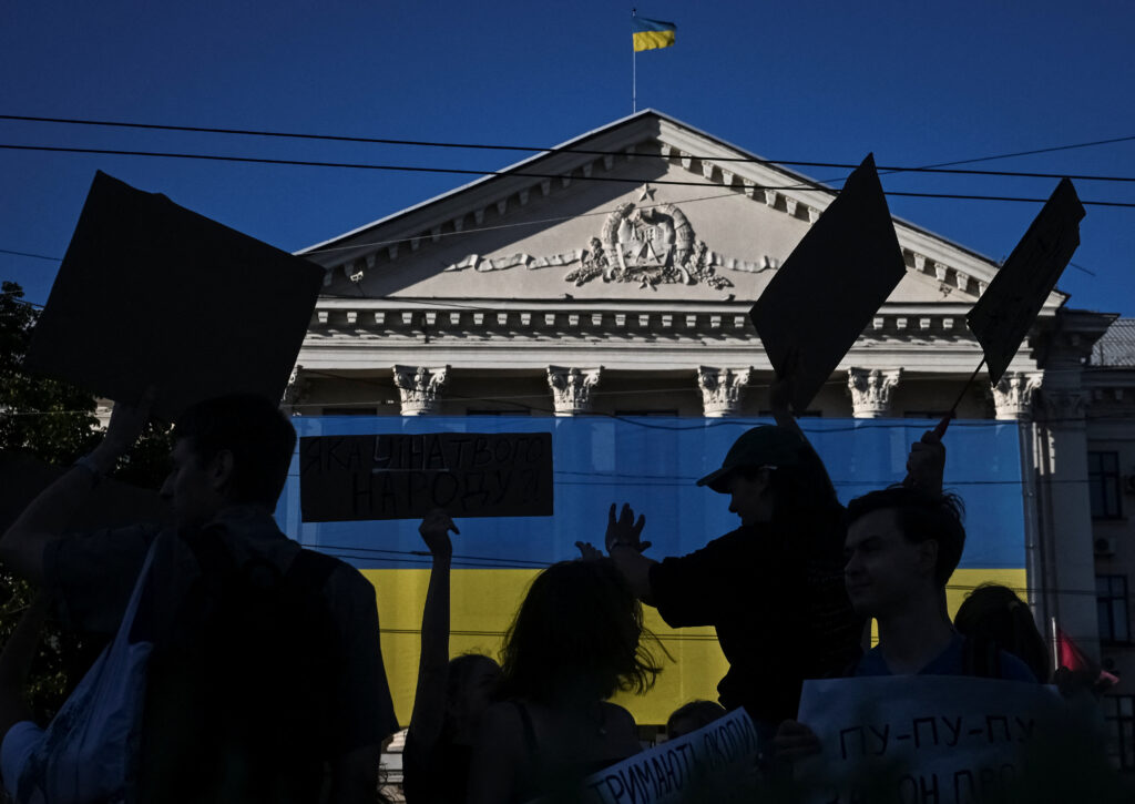 Ukraine on the Brink: Can the Political Freefall Be Stopped?