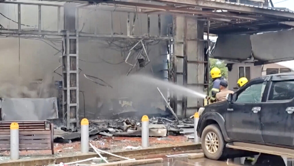 Shelling and airstrikes: Thailand and Cambodia on the brink of war