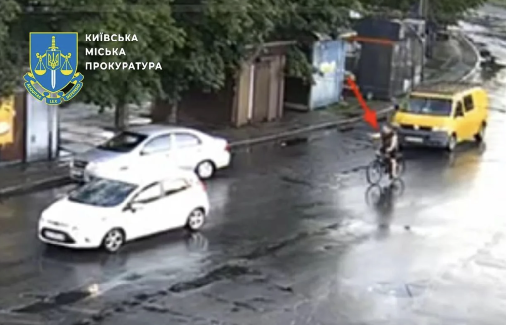 У Києві чоловік стріляв по машині волонтерки