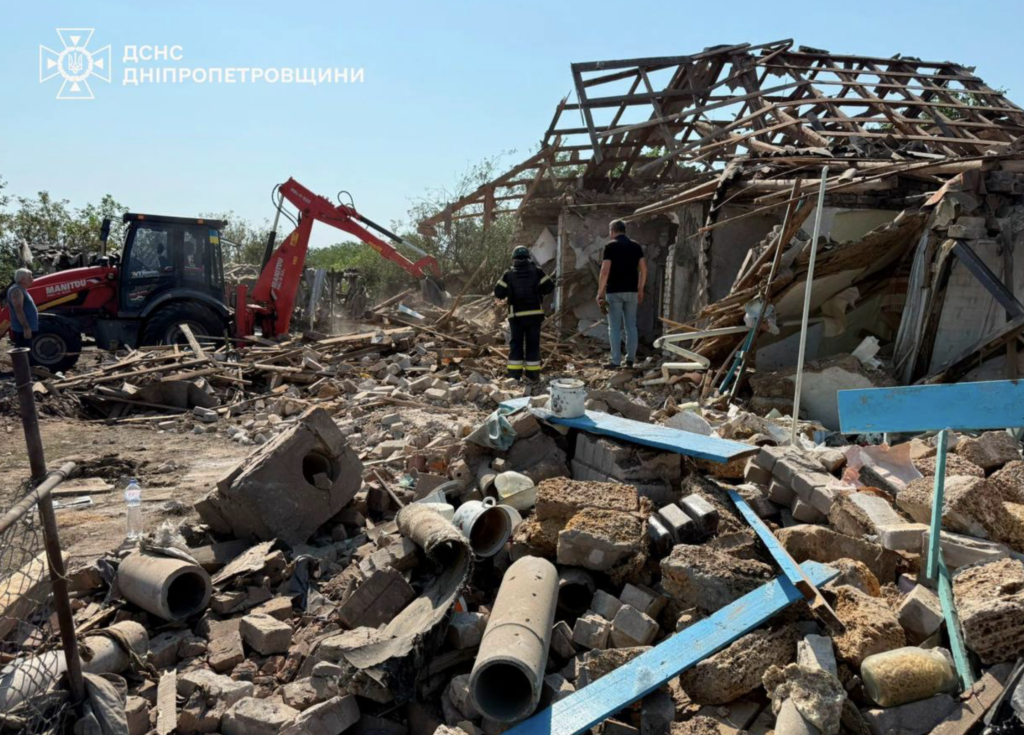 Армія РФ вдарила КАБом по будинку на Дніпропетровщині: є загибла