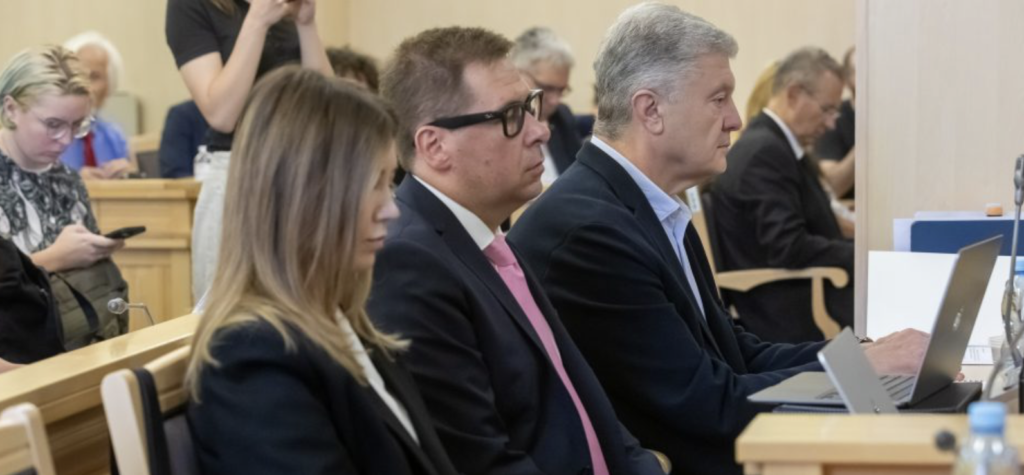 Poroshenko at the Supreme Court: the government is mocking democracy and justice