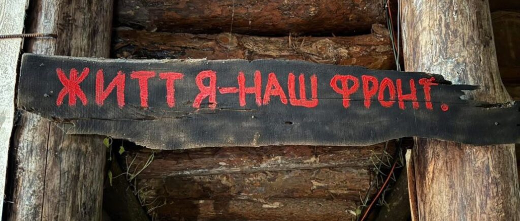 Порошенко привез экскаватор подземному госпиталю, где спасают раненых воинов