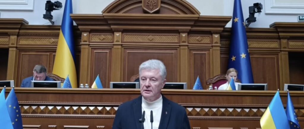 Порошенко про відставку уряду: ні звіту, ні відповідальності