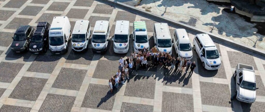 Medevacs and pickup trucks for the front: Poroshenko Foundation expands cooperation with the American mission Ukraine Focus