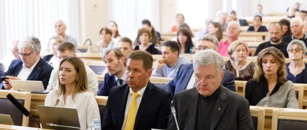 Poroshenko in the Supreme Court: Illegal sanctions against me were paid for with the post of prime minister