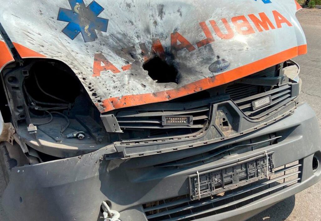 Росіяни атакували швидку на Харківщині: двоє медиків постраждали