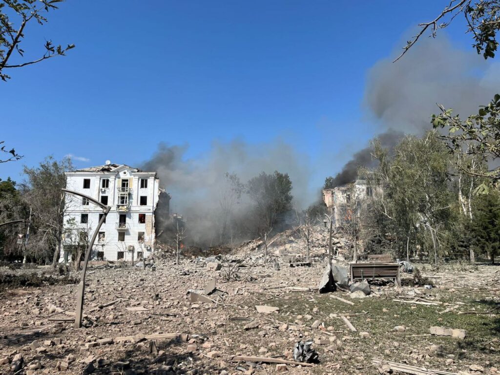 Russia Destroys Half of Five-Story Building in Central Kramatorsk: One Killed, 11 Injured