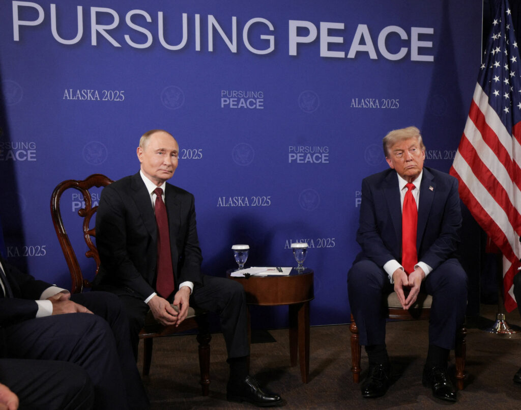 “Безрезультатна зустріч”: сенатор-демократ назвав саміт Трампа і Путіна “порожнім”