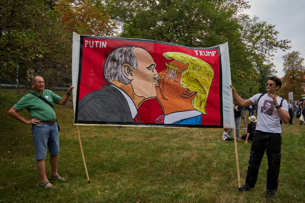 Метод томагавка и пряника: Путин и Трамп продолжают торговать воздухом
