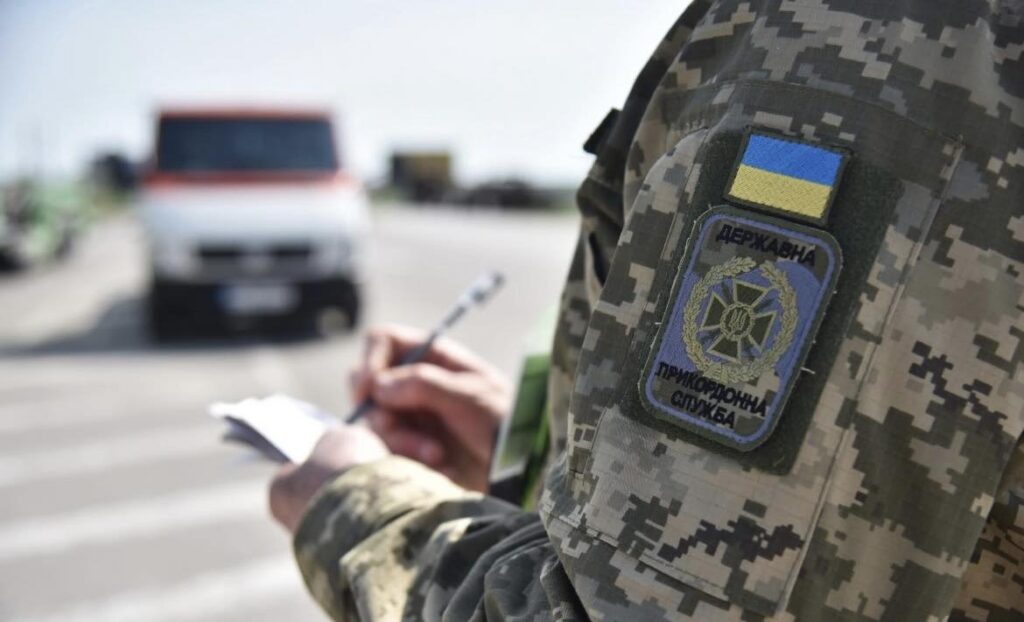 Men aged 18–22 are leaving Ukraine en masse: how many have already left?