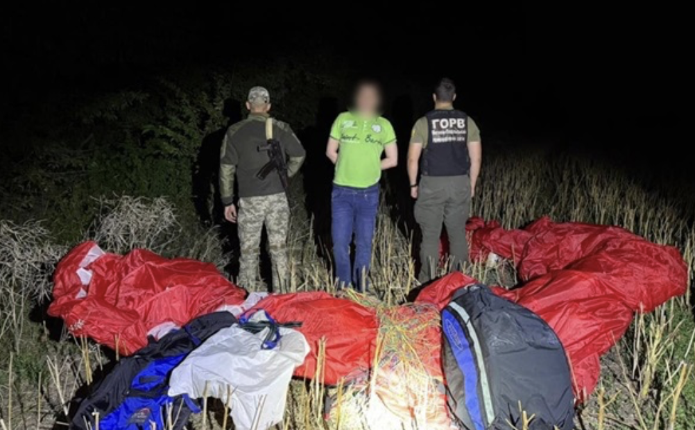 In Vinnytsia region, a man tried to fly across the border on a paraglider