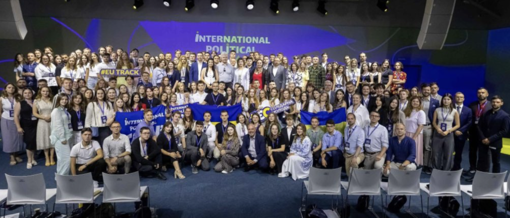 Poroshenko at a meeting with young European politicians: only our strong united position will force us to stop the war