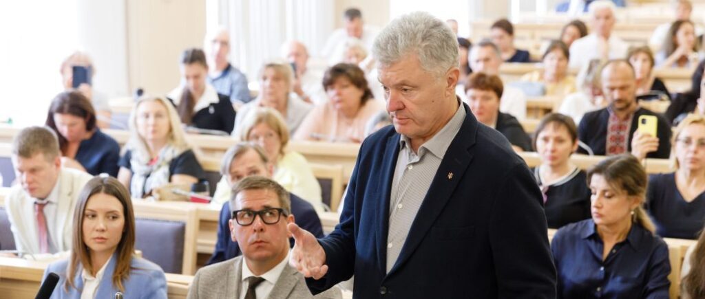 Санкции против Порошенко были нужны, чтобы скрыть свои преступления — депутат