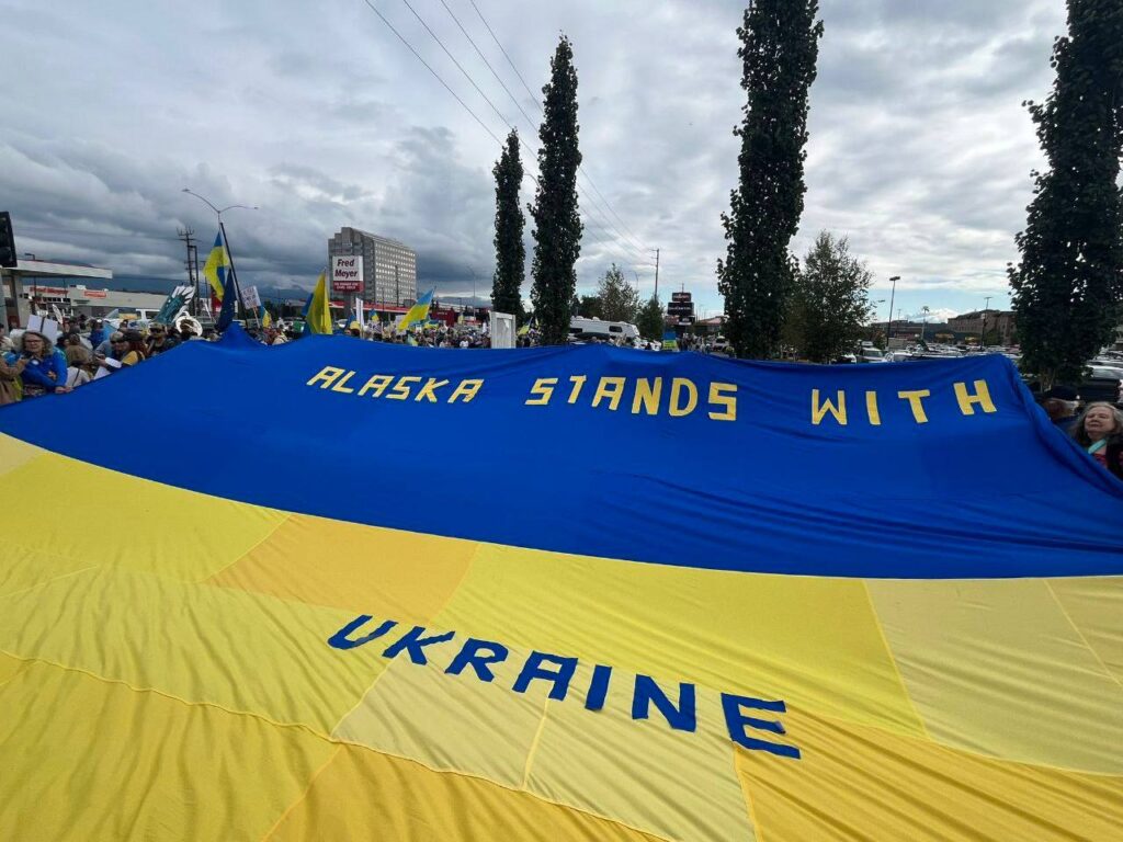 Hundreds of protesters march in support of Ukraine ahead of Trump-Putin meeting
