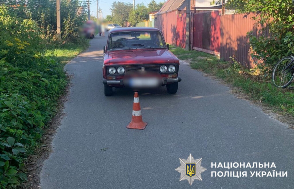 На Київщині нетверезий водій збив жінку на кріслі колісному: постраждала загинула