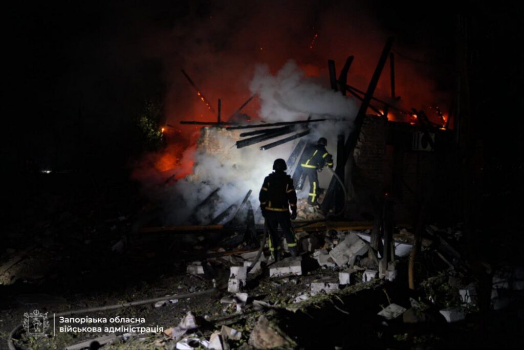 Russia Strikes Zaporizhzhia with Air Bombs: One Killed, Buildings Destroyed