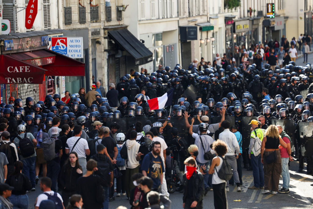 Half a million people protest against austerity budget in France, some injured and detained
