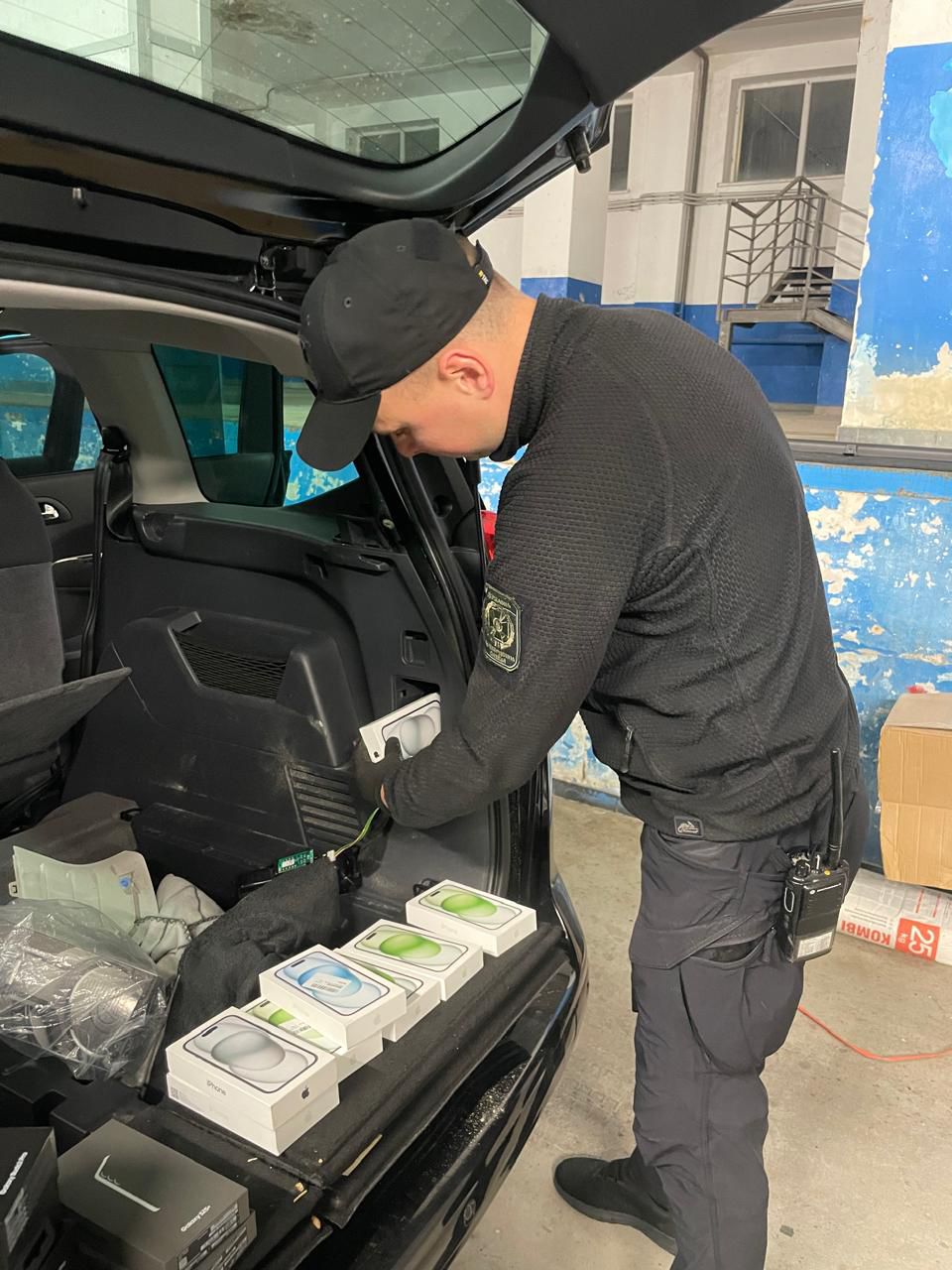 A record batch of iPhones was discovered on the border with Poland. Photo - Facebook 7th Carpathian Border Detachment