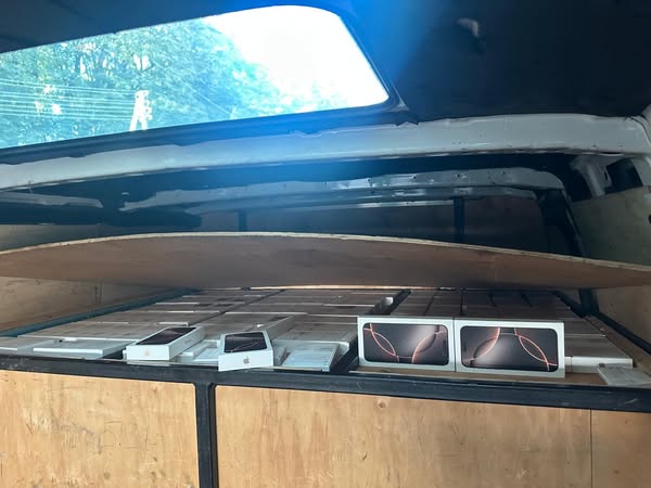 Brand new iPhone 17 and more: record smuggling stopped at the border with Poland