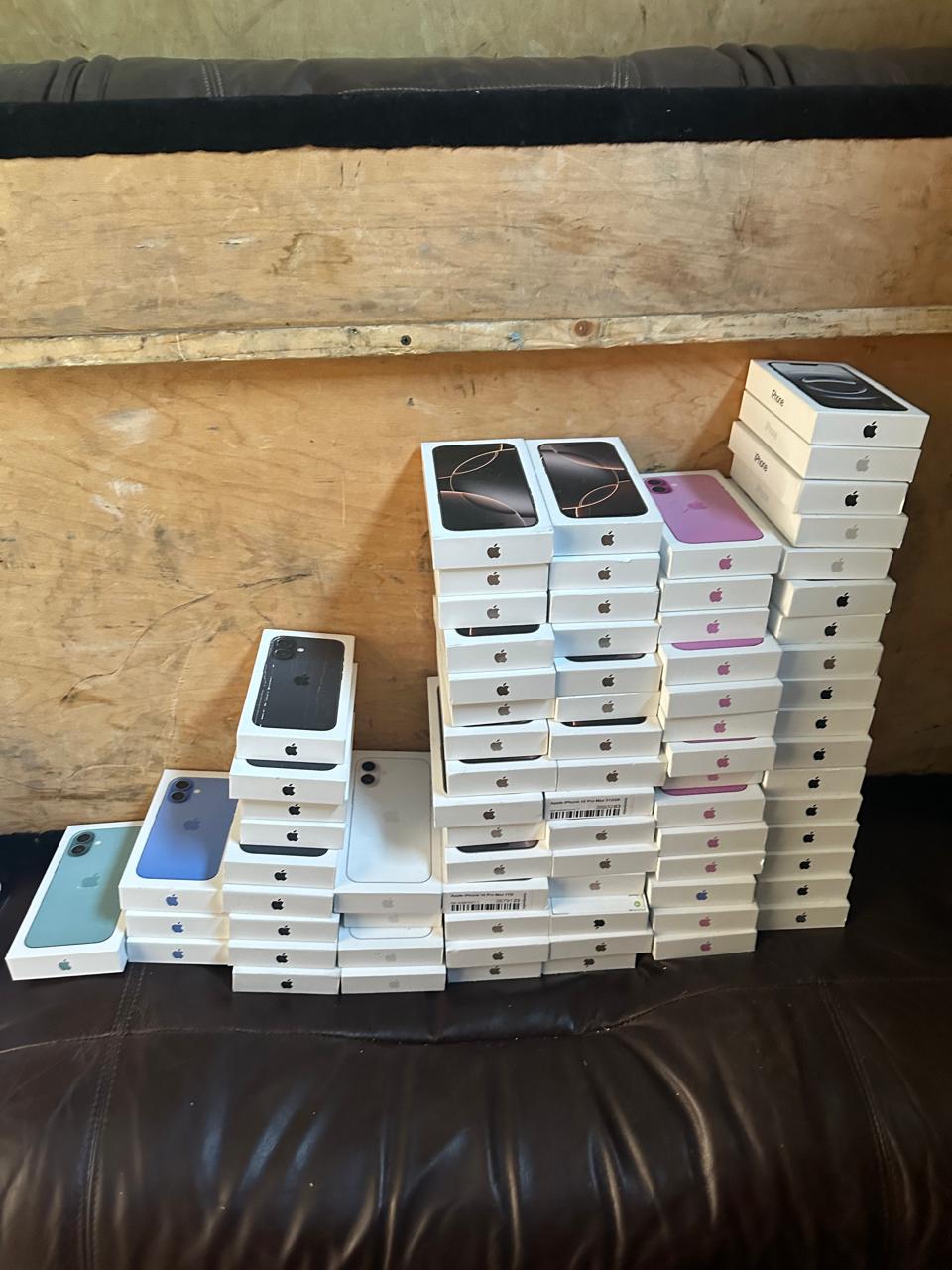 A record batch of iPhones was discovered on the border with Poland. Photo - Facebook 7th Carpathian Border Detachment