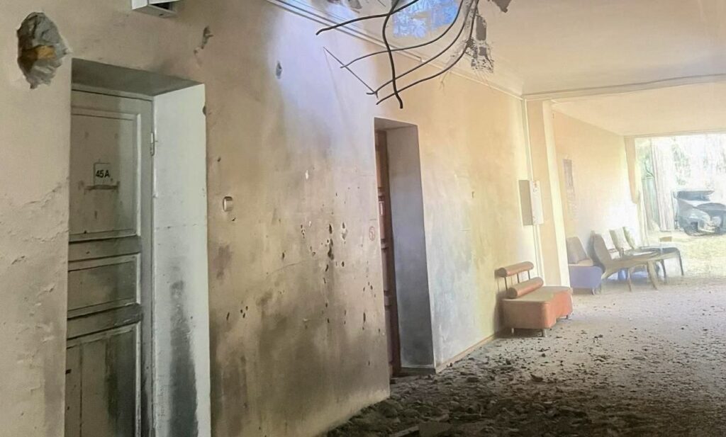 A medical facility in Kherson was damaged by Russian shelling.
