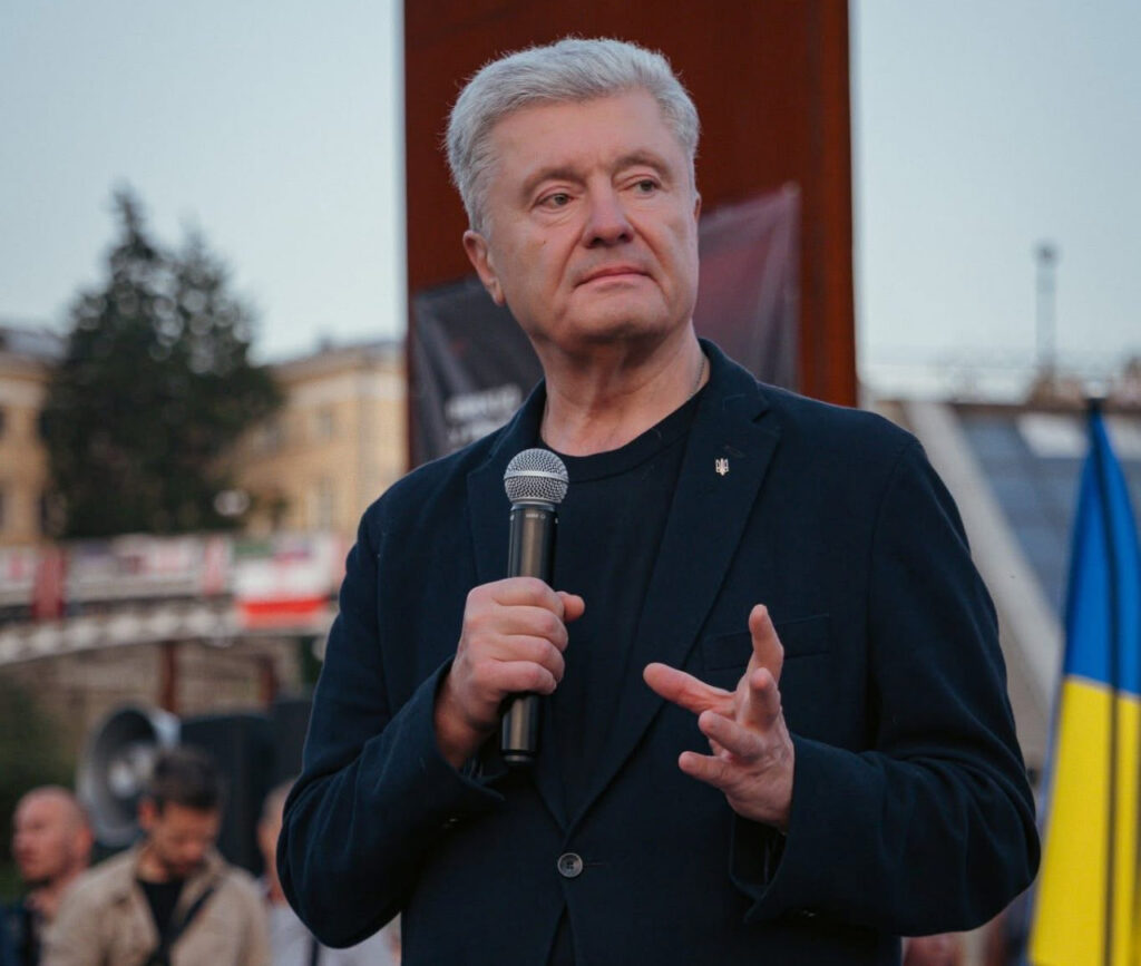 A true friend and loyal comrade-in-arms: Poroshenko honored the memory of Andriy Parubiy on the Maidan