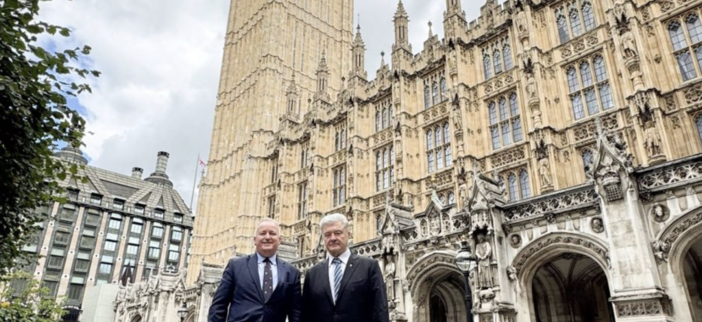 Poroshenko discussed tougher sanctions against Russia and weapons for Ukraine with British officials and MPs