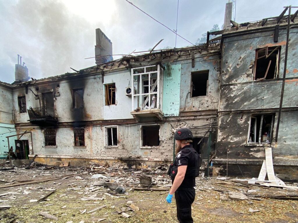 Росіяни атакували авіабомбою Костянтинівку на Донеччині: п’ятеро людей загинули, є руйнування