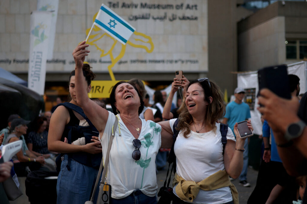 Reuters: Israel and Hamas sign ceasefire peace deal