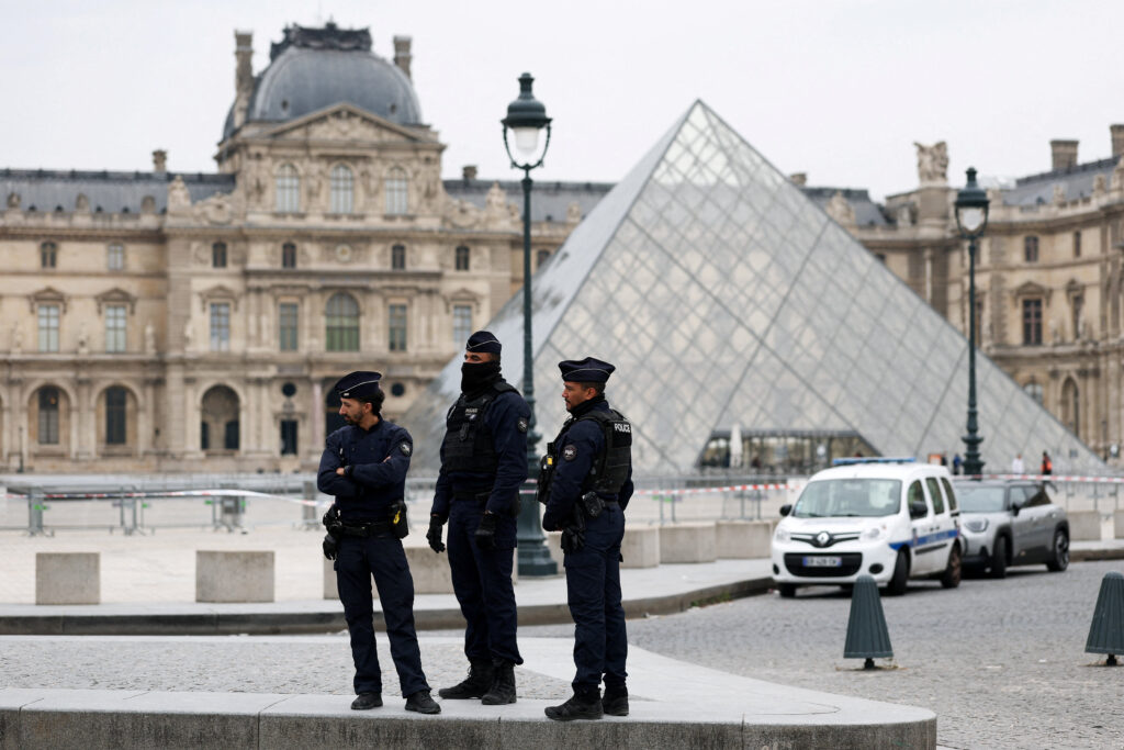 Louvre robbery: first footage from the scene of the theft of valuables has emerged