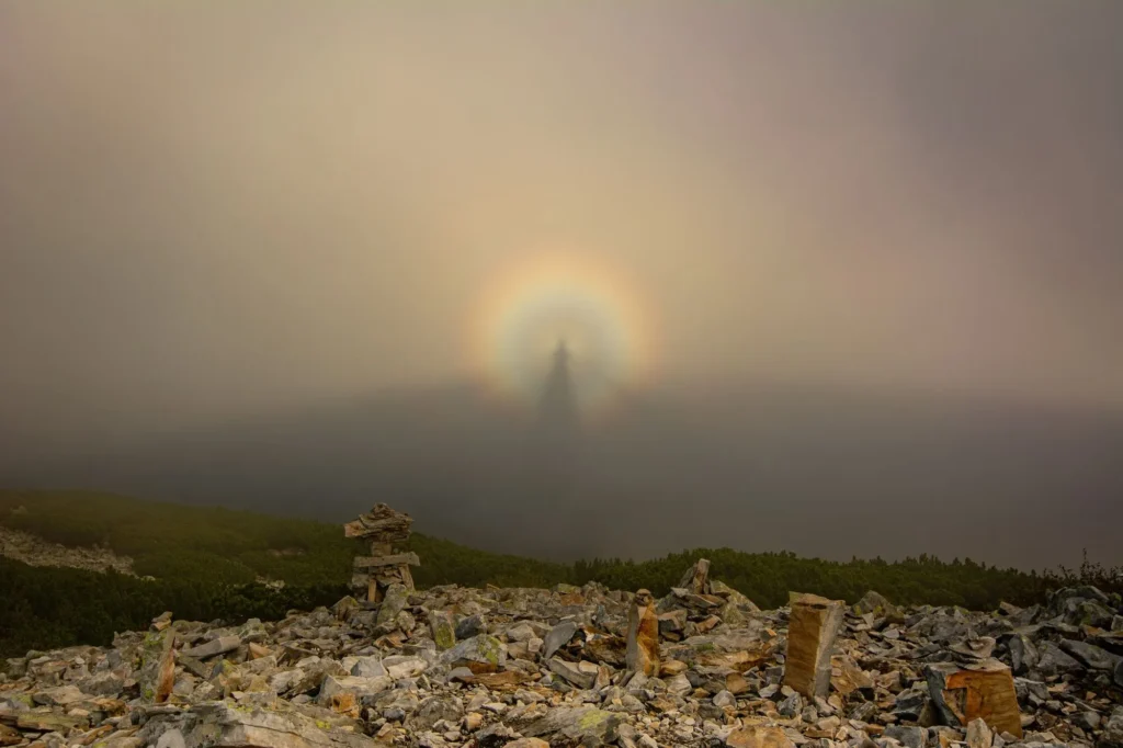 The mystical beauty of the Carpathians: a traveler recorded an unusual phenomenon – the “Broken ghost”