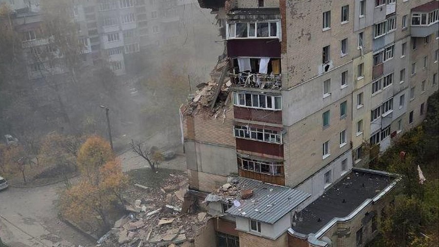 У Хмельницькому стався вибух газу в багатоповерхівці: зруйновано три верхні поверхи