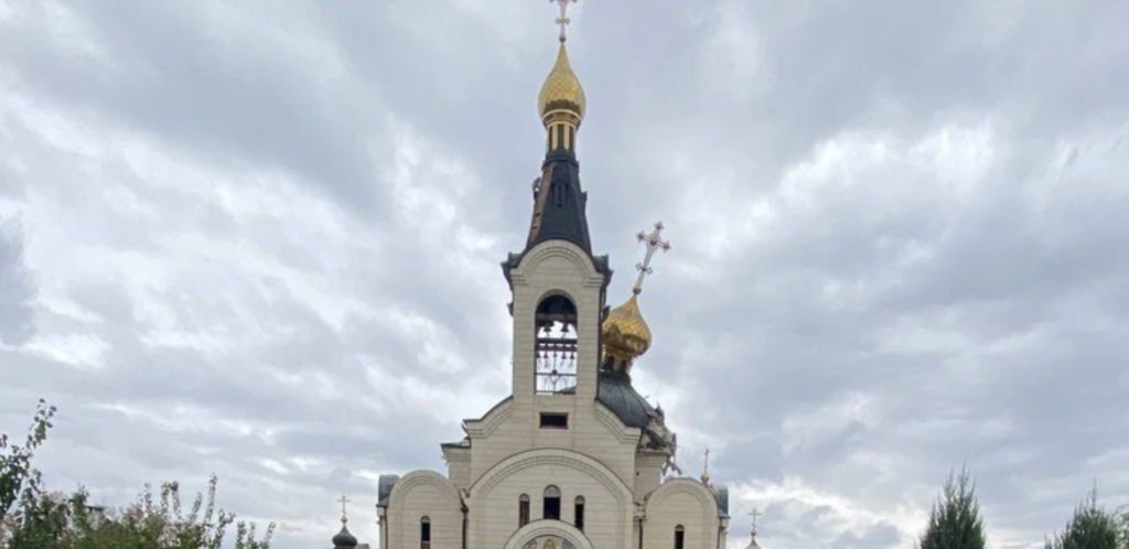 Russia launched an airstrike on a church in Konstantinovka, causing casualties.