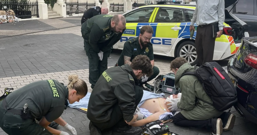 Ukrainian military medics rescued a man after a car accident in London.