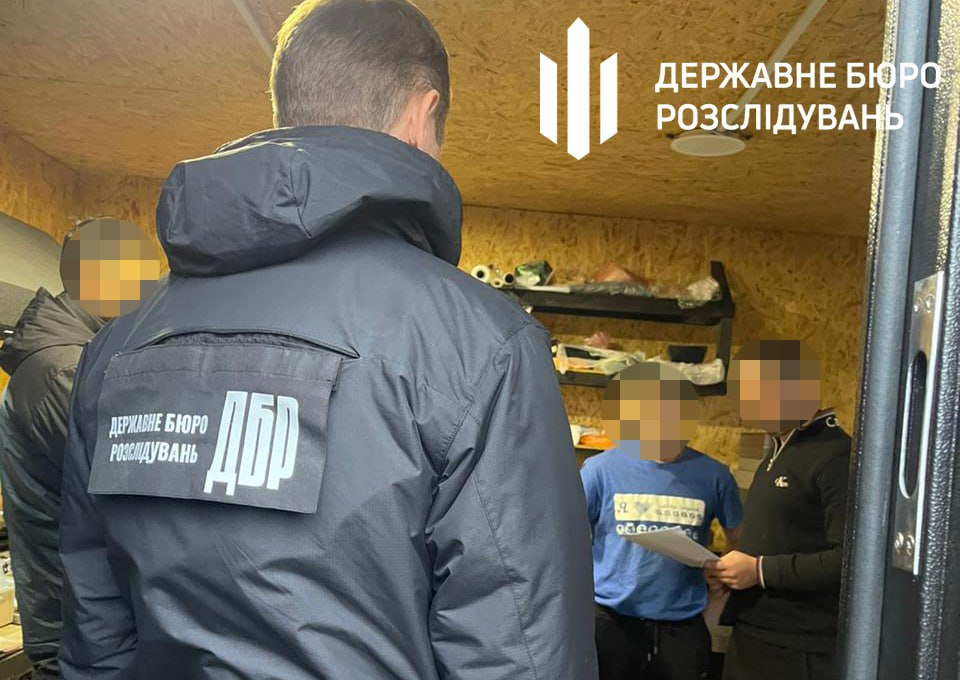 In Donetsk region, an officer made money from shawarma by using soldiers’ hands: the State Bureau of Investigation referred the case to court