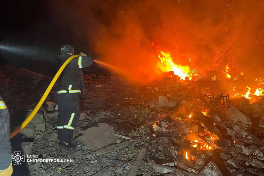 Росіяни завдали повторного удару по Дніпропетровщині: загинув рятувальник, ще один – поранений