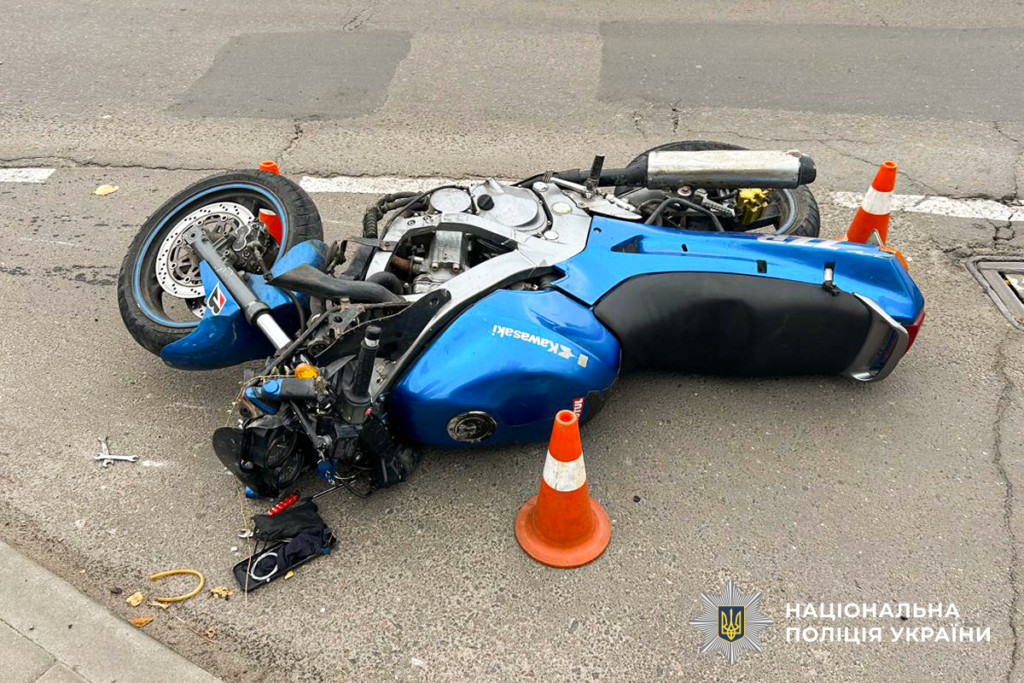 У Миколаєві мотоцикл під час руху перекинувся на повороті: водій загинув, пасажир госпіталізований